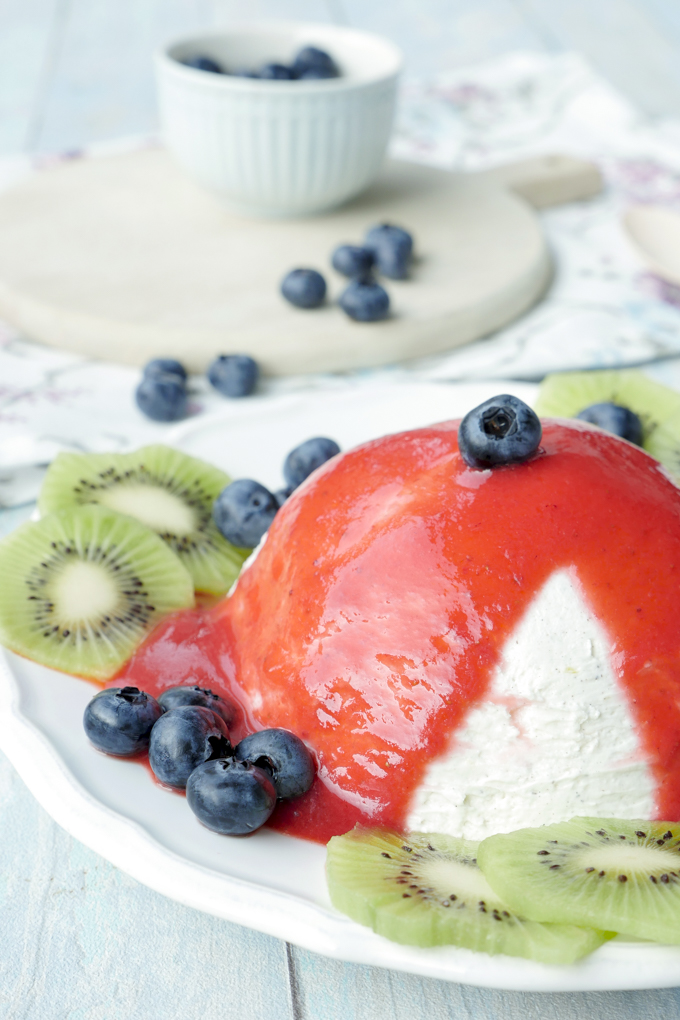 Low Carb yoghurt bomb with strawberry sauce and fruits
