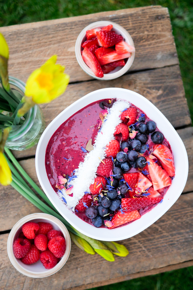 Acai Smoothie Bowl the healthy smoothie to spoon