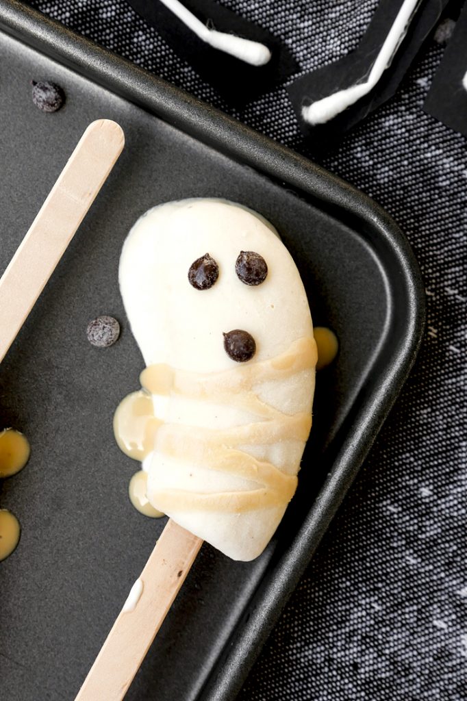 Healthy banana ghosts for kids on Halloween